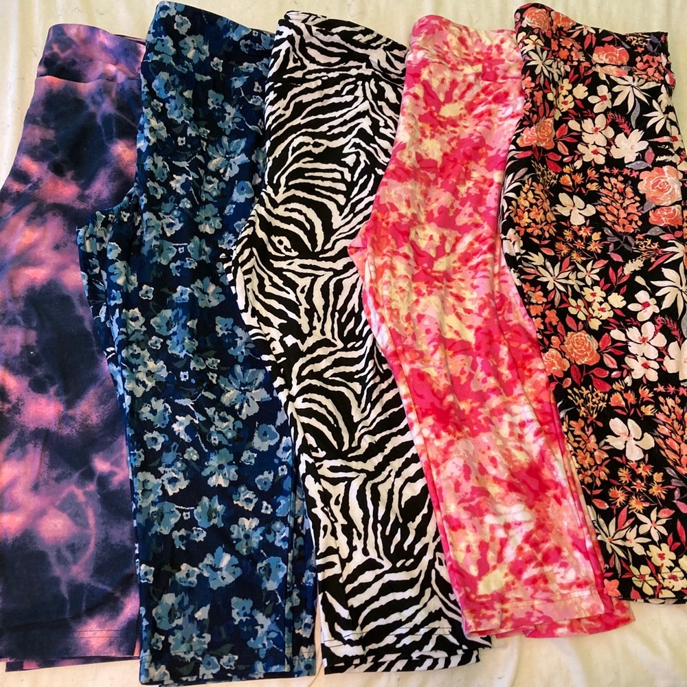 5 pairs of brand new- 1 pair with tags Terra&Sky Women’s 2x Capri leggings